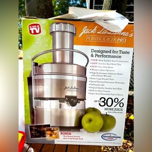 Power Pro Juicer from Jack LaLanne + recipe book - in box